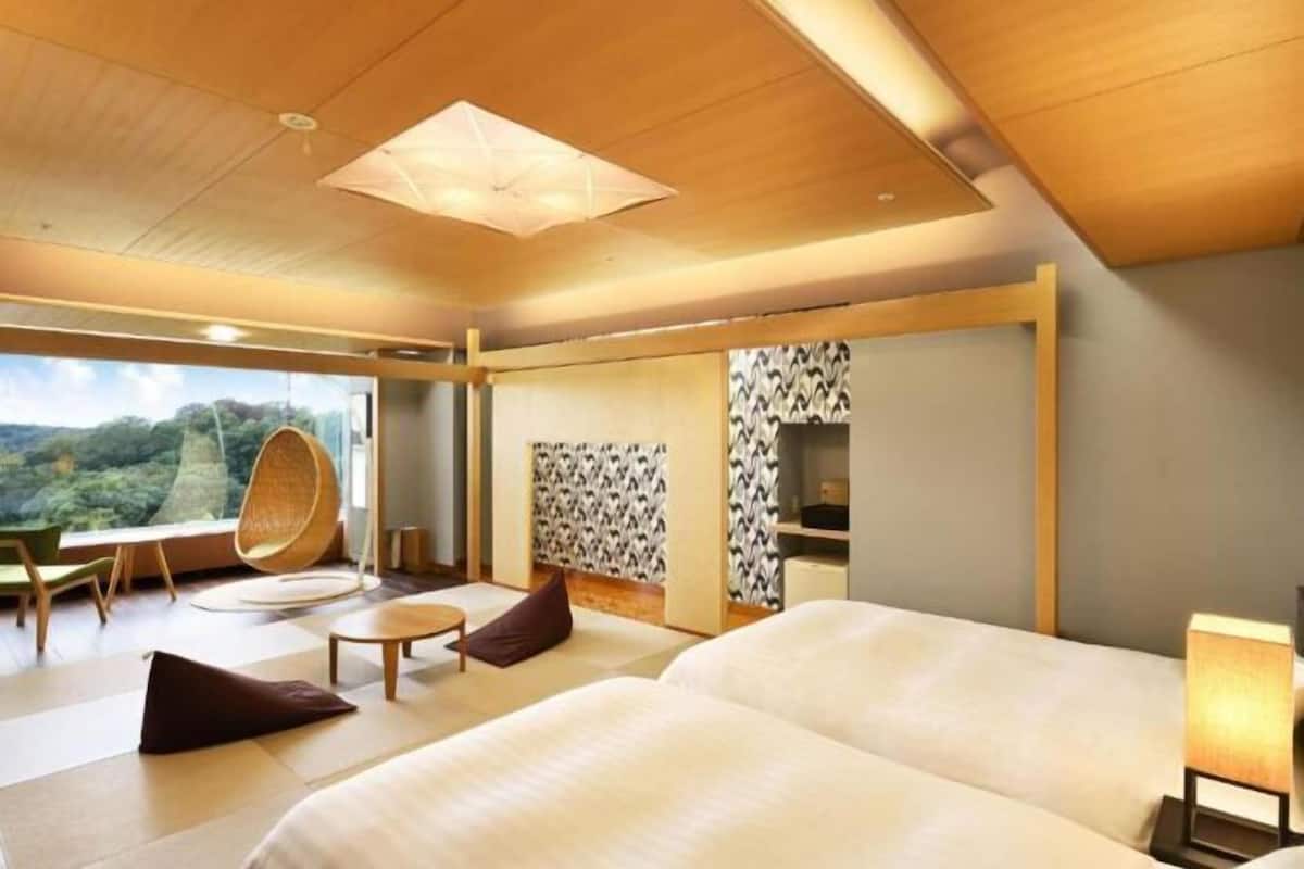 In-room safe, iron/ironing board, free wired internet, bed sheets