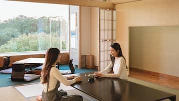 双床房, 无烟房 (Japanese Style with 12 Tatami) | 客房内保险箱、熨斗/熨衣板、免费高速有线上网、床单