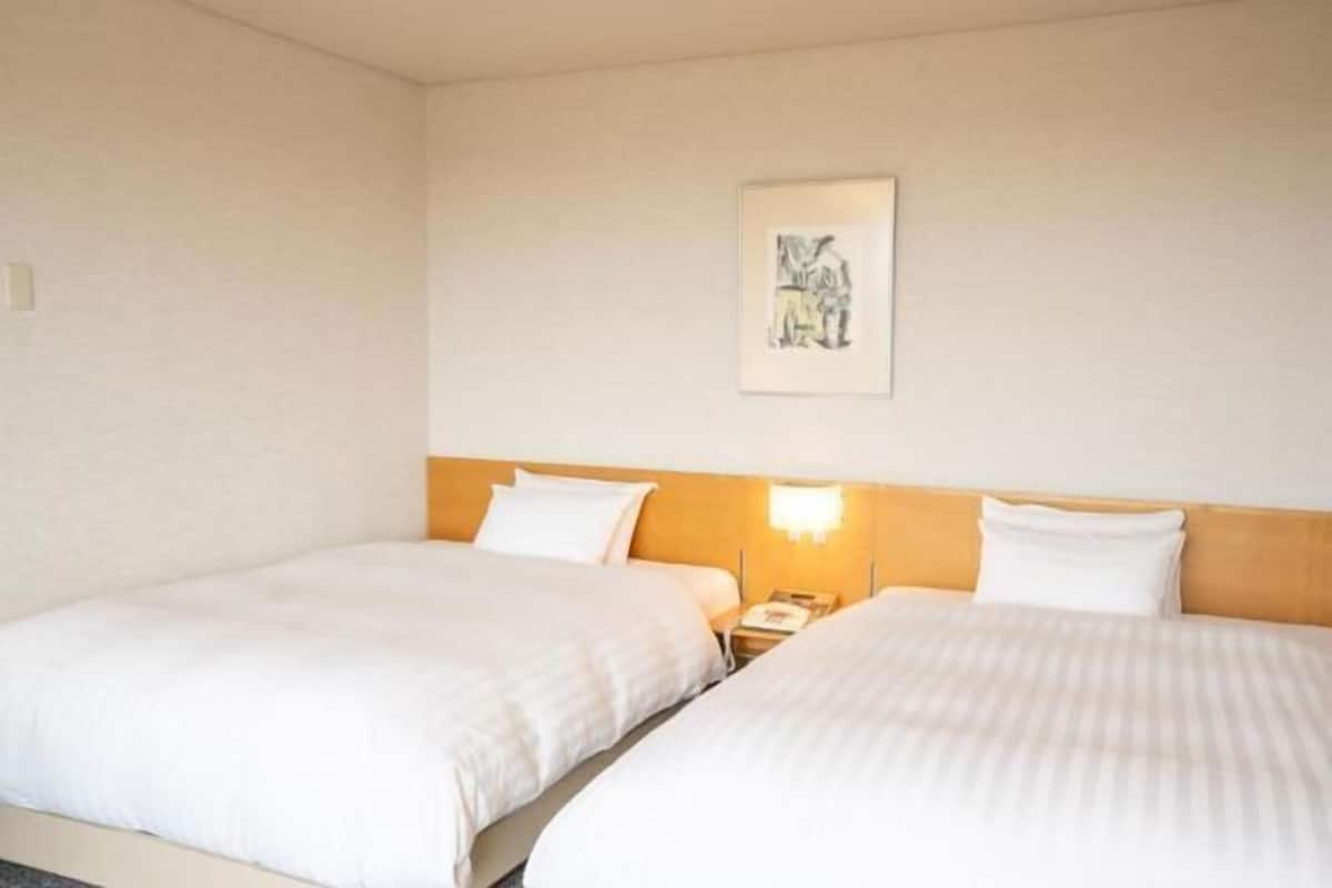 In-room safe, iron/ironing board, free wired internet, bed sheets