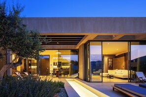 Terrace/patio - Villa Zoe, Indulge in Bay Views & Chic Design by etouri (Agios Nikolaos)