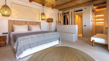 Blackout drapes, soundproofing, iron/ironing board, free WiFi