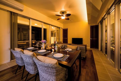 Suite Pool Villa Non-smoking | Living area