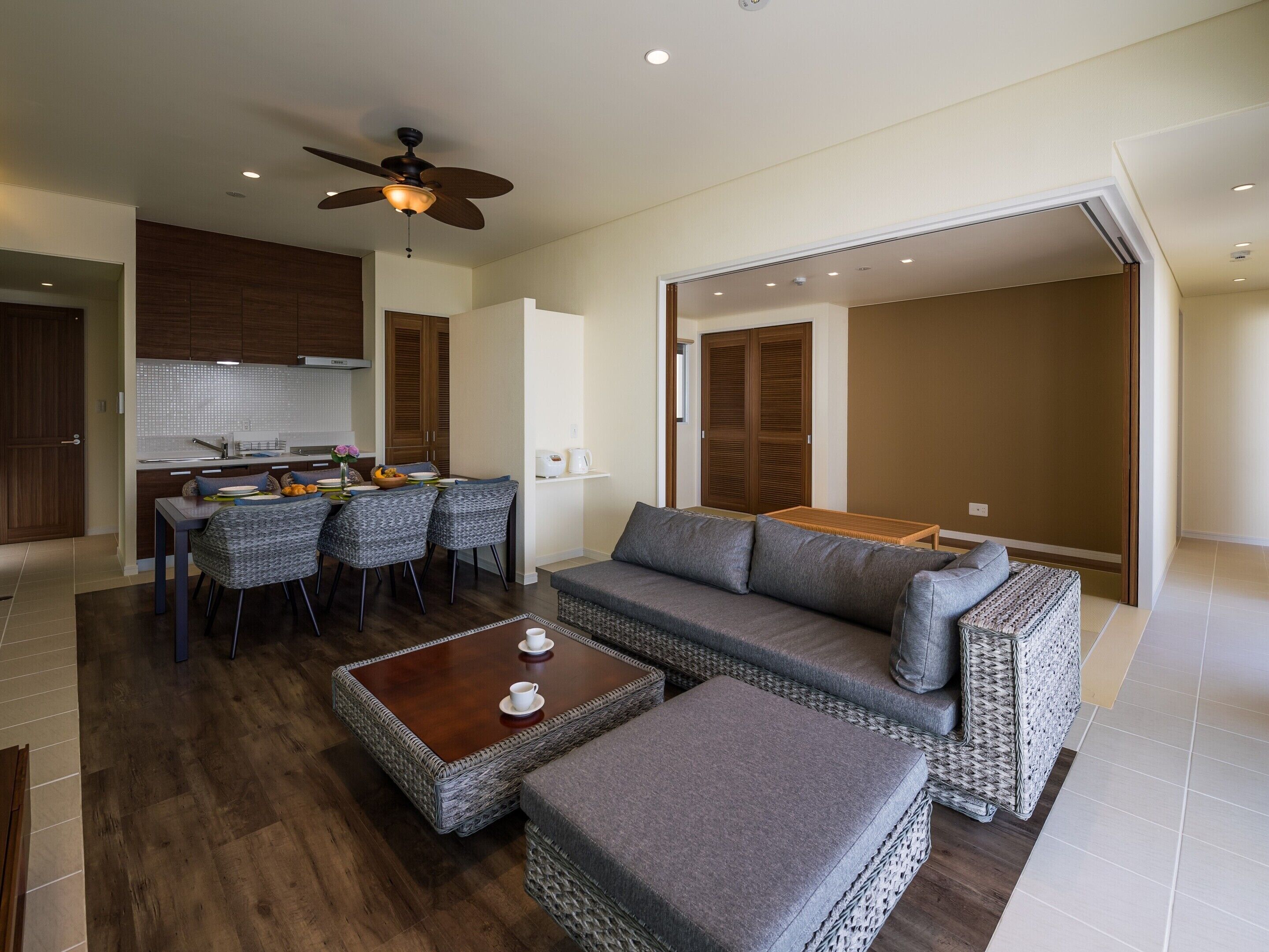 3 dormitorios, cortinas opacas, wifi gratis y ropa de cama