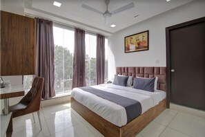 Classic Room | Free WiFi - Shine Inn Couple fridenlly Best (New Delhi)