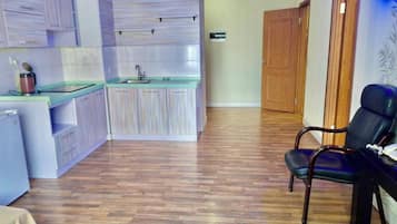 Caja de seguridad en la habitación y escritorio