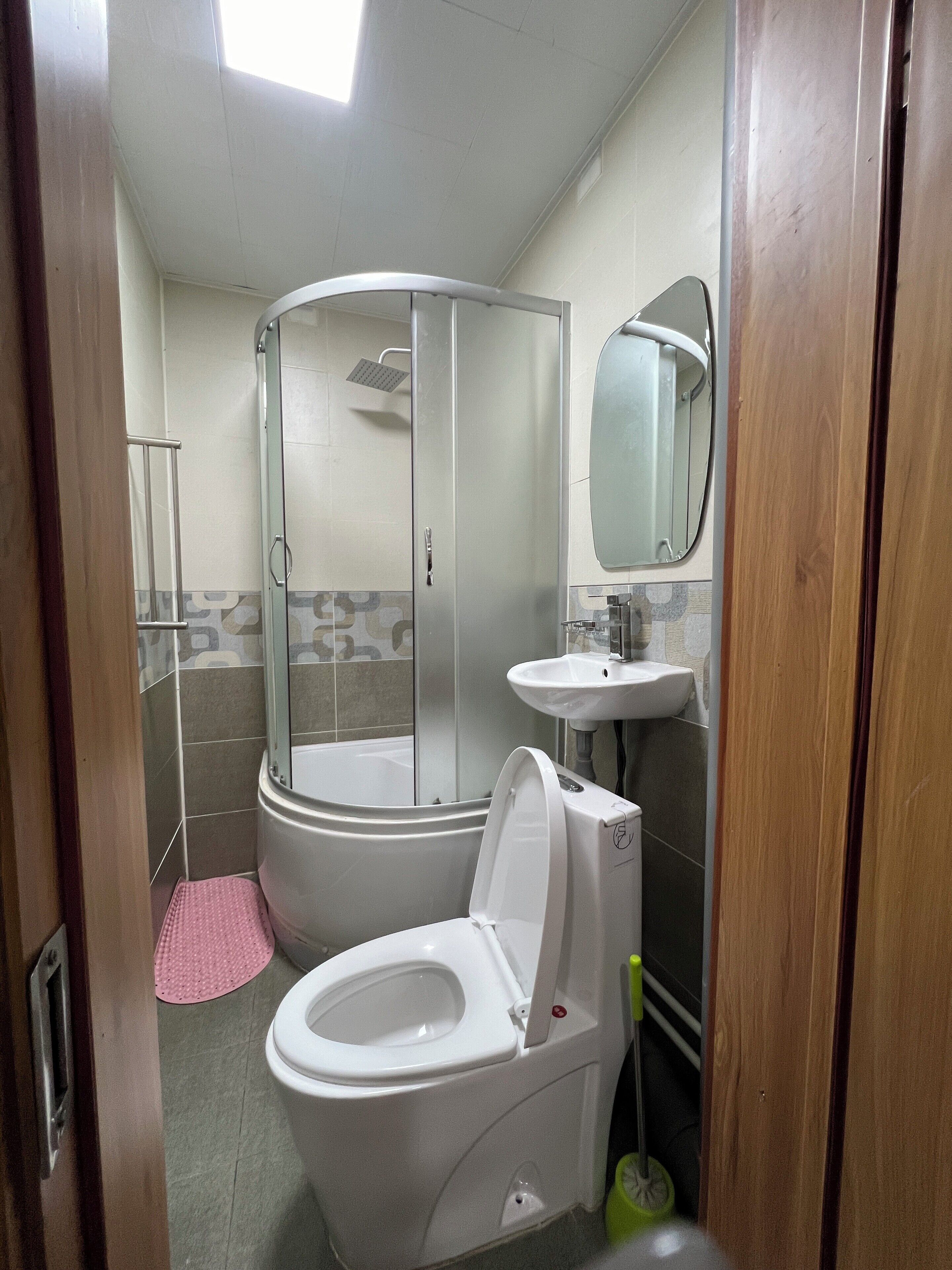 Comfort Suite, City View | Bathroom | Free toiletries, slippers, towels, soap
