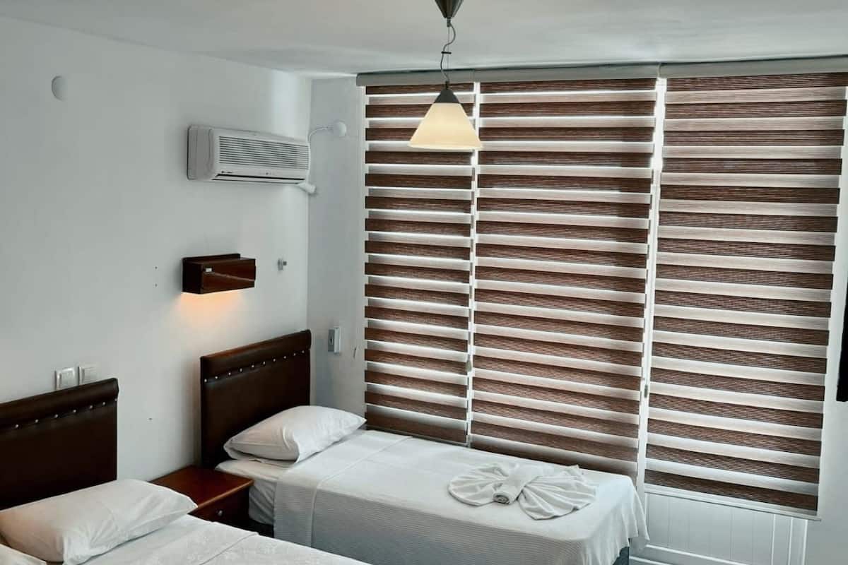 In-room safe, free WiFi, wheelchair access
