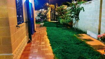 Apartment, 2 Bedrooms, Smoking, Terrace | Property grounds