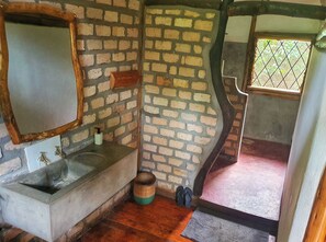 Double or Twin Room, Garden View | Bathroom | Shower, towels, soap, toilet paper - Tilapia Lodge (Entebbe)