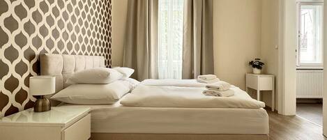 3 dormitoris, planxa i posts de planxar, wifi i roba de llit