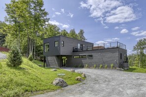 Exterior - Ultra Luxurious & Modern Oasis: Private Spa/Sauna (La Conception)