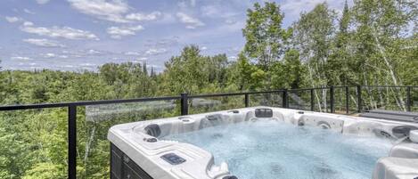 Tina de hidromasaje al aire libre