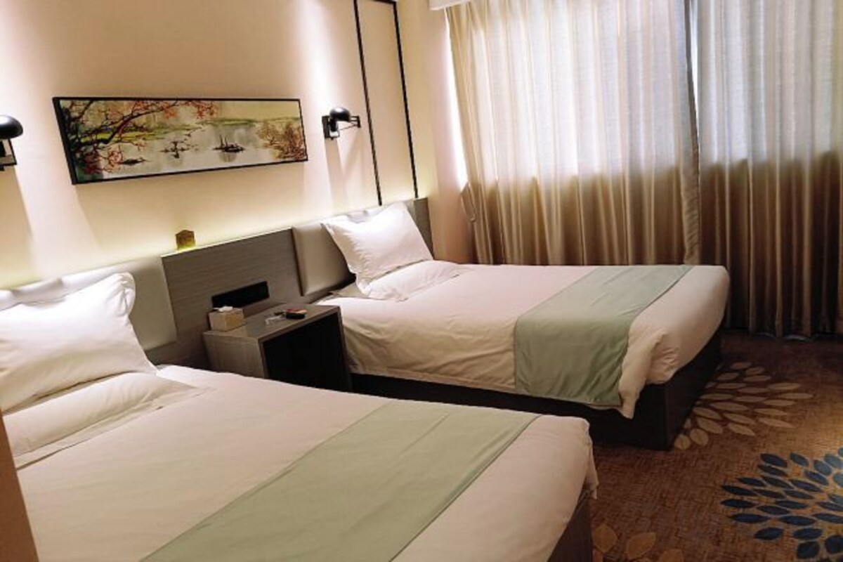 Premier Elegant Room