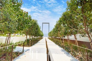 Garden - LUX  The JBR Garden View Suite (Dubai)