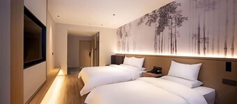 Songguo Hotel (Zhengzhou Tongbai Road Central Hospital Metro Station)