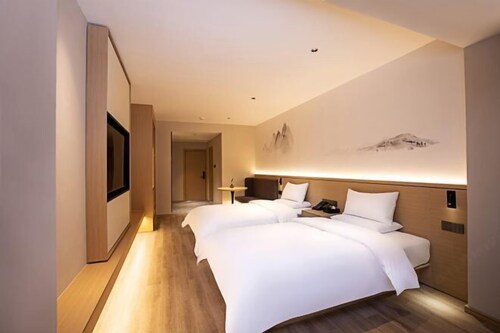 Songguo Hotel (Zhengzhou Tongbai Road Central Hospital Metro Station)