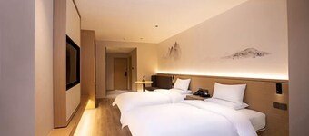 Songguo Hotel (Zhengzhou Tongbai Road Central Hospital Metro Station)