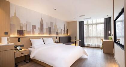 Songguo Hotel (Zhengzhou Tongbai Road Central Hospital Metro Station)