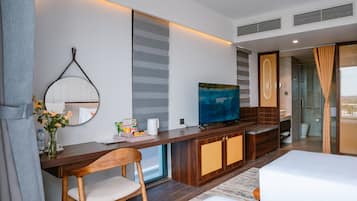 Kahden hengen deluxe-huone yhdelle, parveke, kaupunkinäköala | Tallelokero huoneessa, työpöytä