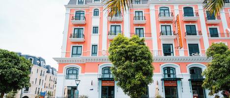 Televisio, takka, lämmitetyt lattiat, tietokoneen näyttö