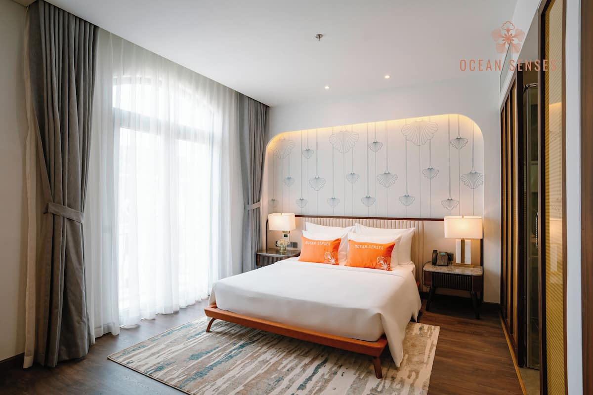 Classic Double Room, City View | In-room safe, desk, laptop workspace, blackout drapes