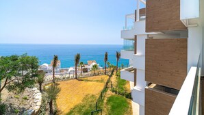 A modern building with a view of the sea. - Luxury Premium Isea 1122 by Casasol (Torrox Costa)