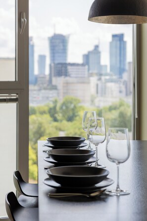 Studio, Küche | Eigene Kochnische | Mikrowelle, Wasserkocher, Gefrierschrank, Esstisch