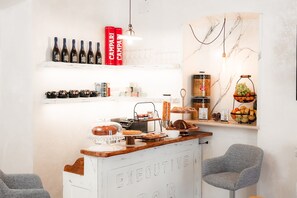 Free daily local cuisine breakfast - Executive B&B (Scafa)