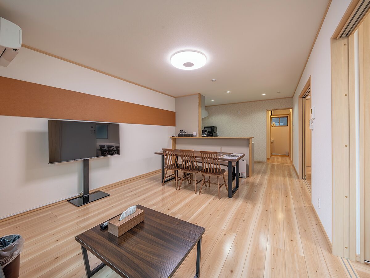 Basic Apartment | Living area