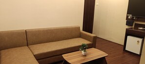 Signature Room | Living area | TV - XCELSIOR HOTEL AND SPA BY ROH (Shillong)