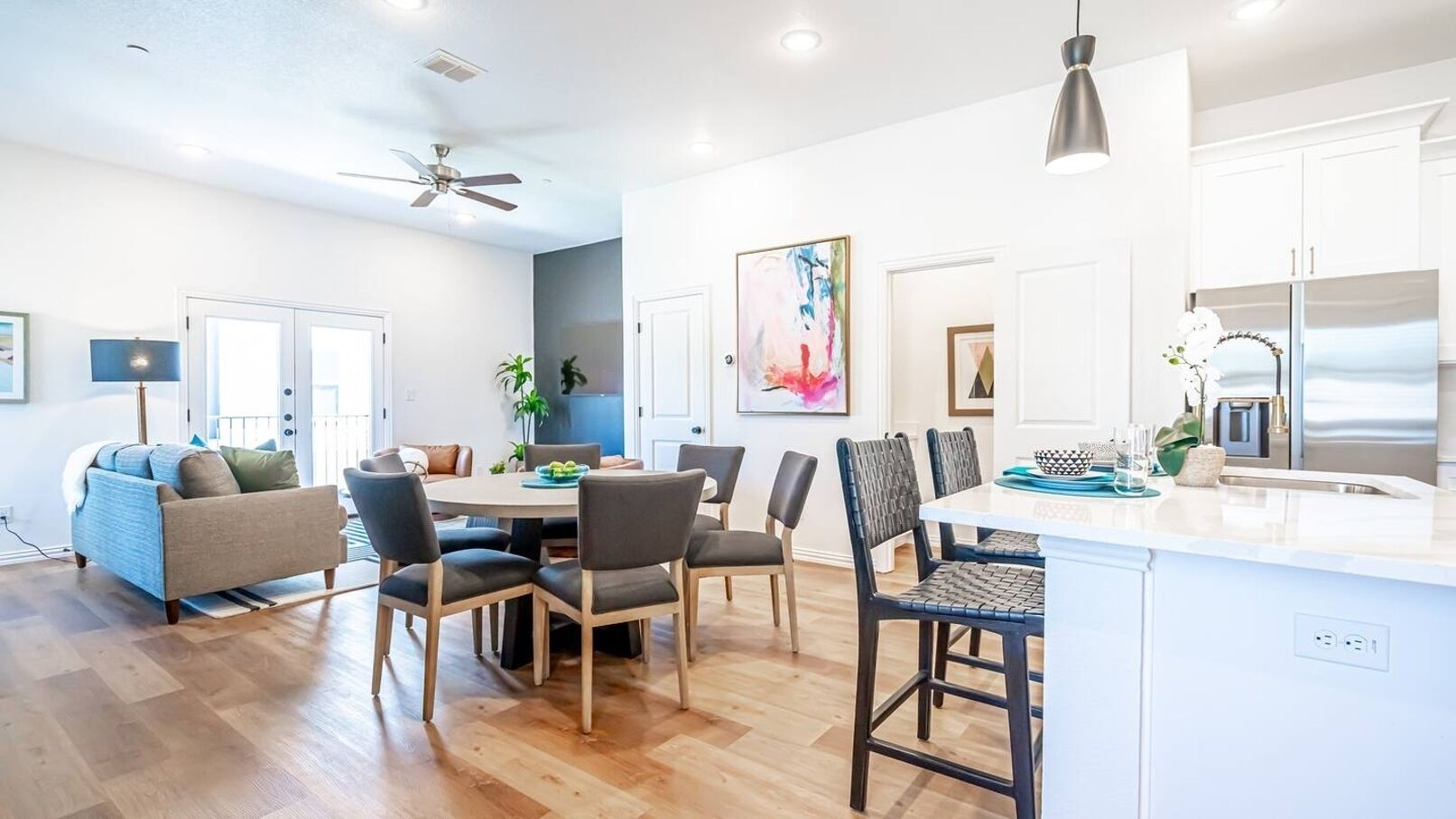*NEW home - Easy Walk to Stadiums, Rooftop deck!