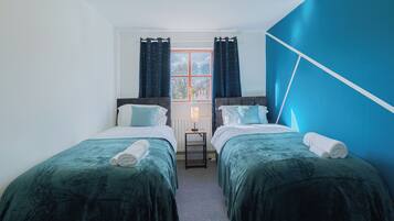 5 bedrooms, iron/ironing board, free WiFi, bed sheets