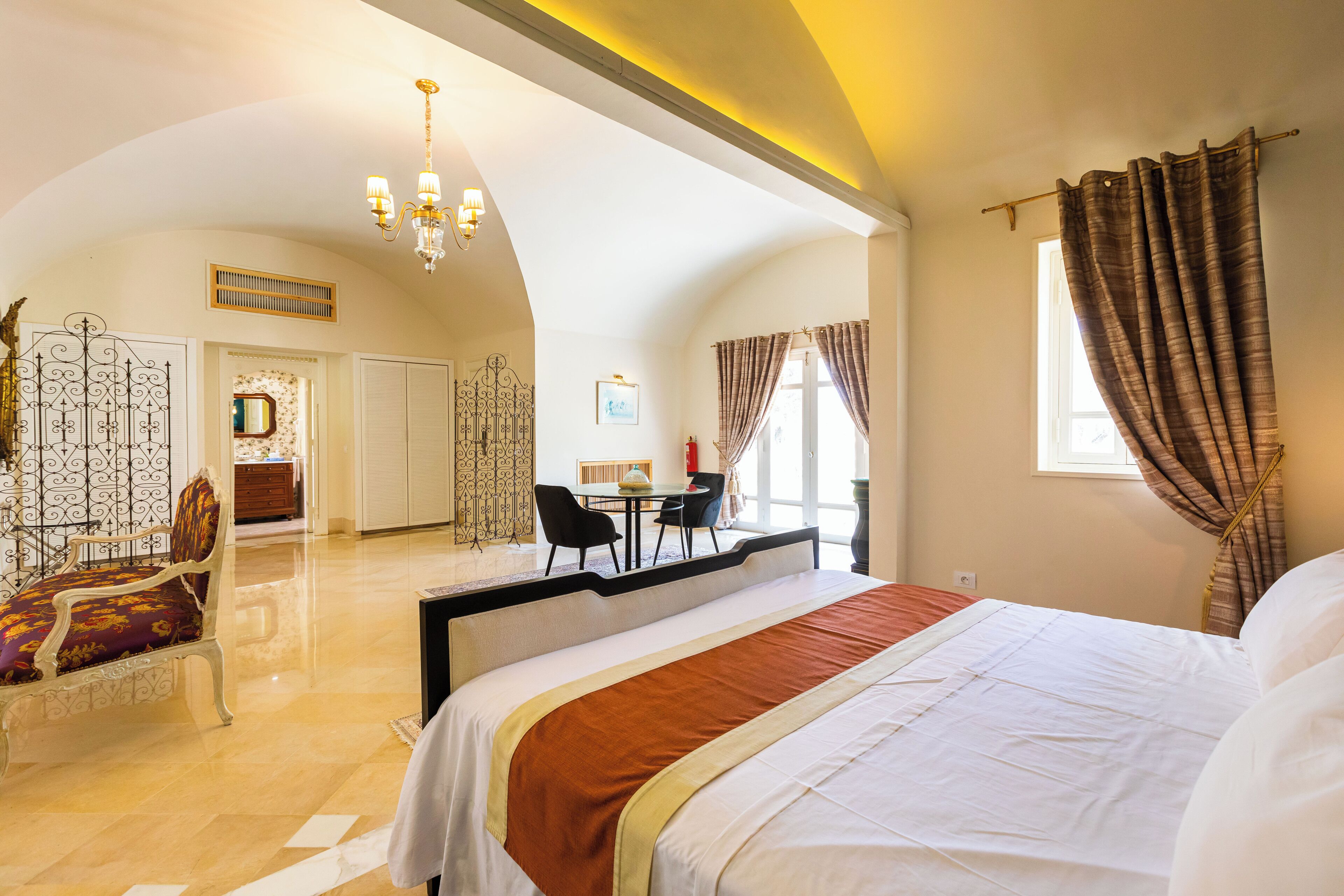 Deluxe Suite, Garden View | Minibar, in-room safe, individually decorated, free WiFi