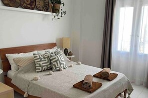 2 bedrooms, desk, iron/ironing board, travel crib