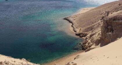 Amazing 2-Bed Private Apartment with shared pools