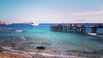 Espreguiçadeiras, toalhas de praia