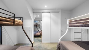 2 bedrooms, iron/ironing board, WiFi