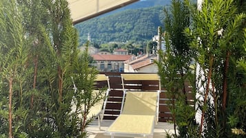Deluxe-Doppelzimmer, HĂŒgelblick | Terrasse/Patio