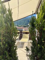 Quarto casal luxo, vista para a colina | Terraço/pátio