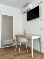 Deluxe Double Room, Hill View | Desk, laptop workspace, soundproofing, free WiFi