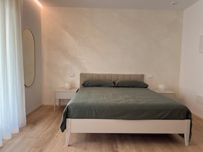 Chambre Double Deluxe, vue colline | Bureau, espace de travail pour ordinateur portable
