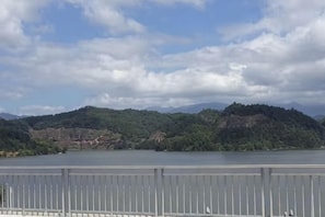A body of water with a hilly landscape in the background. - Taining Luxiang Nanhui Hotel (Jinhu Prairie) (Taining)