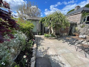 Property grounds - Tranquil Kendal Cottage Retreat (Kendal)