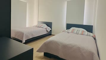 2 chambres, fer et planche à repasser, Wi-Fi, draps fournis