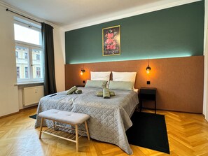 2 habitaciones, escritorio, cuna de viaje y wifi 