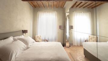 Suite, eigenes Bad, Stadtblick (Suite) | Hochwertige Bettwaren, Daunenbettdecken