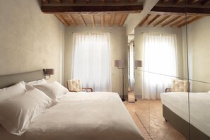 Suite, Private Bathroom, City View (Suite) | Premium bedding, down comforters, memory foam beds, desk - Locanda La Concia (Reggio nell'Emilia)