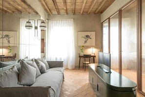 Suite, Private Bathroom, City View (Suite) | Premium bedding, down comforters, memory foam beds, desk - Locanda La Concia (Reggio nell'Emilia)