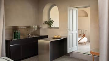 Suite Luxe, salle de bains privée, vue piscine (Suite Roof Top) | Cuisine partagée
