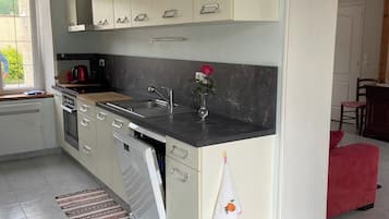 Kühlschrank, Mikrowelle, Ofen, Geschirrspüler